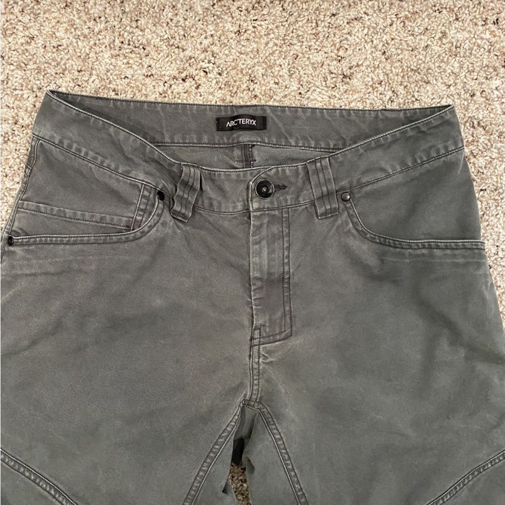 Arc'teryx Men's Dark Gray Cargo Pants - Picture 3 of 6